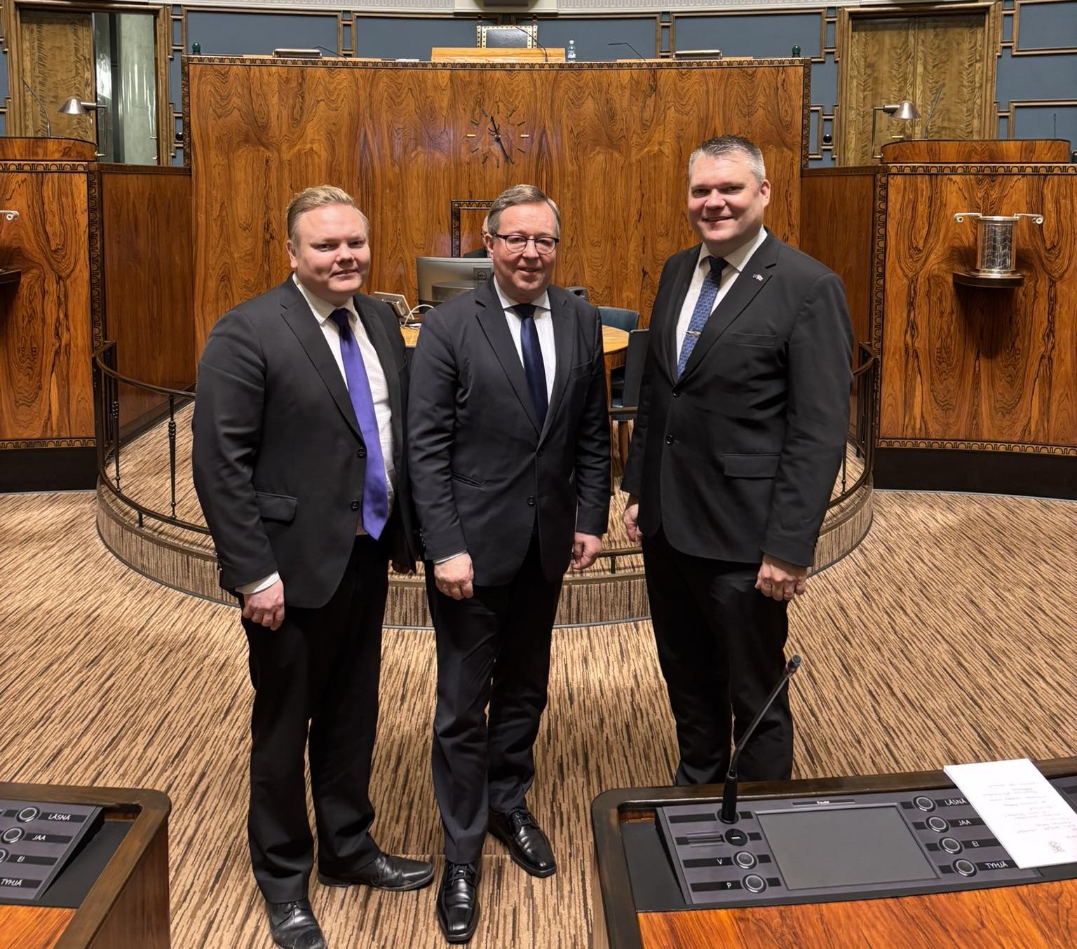 Savola, Kurvinen ja Lintilä: Onko Puolustusvoimille annettu Räjähdekeskusta koskeva selvityspyyntö?