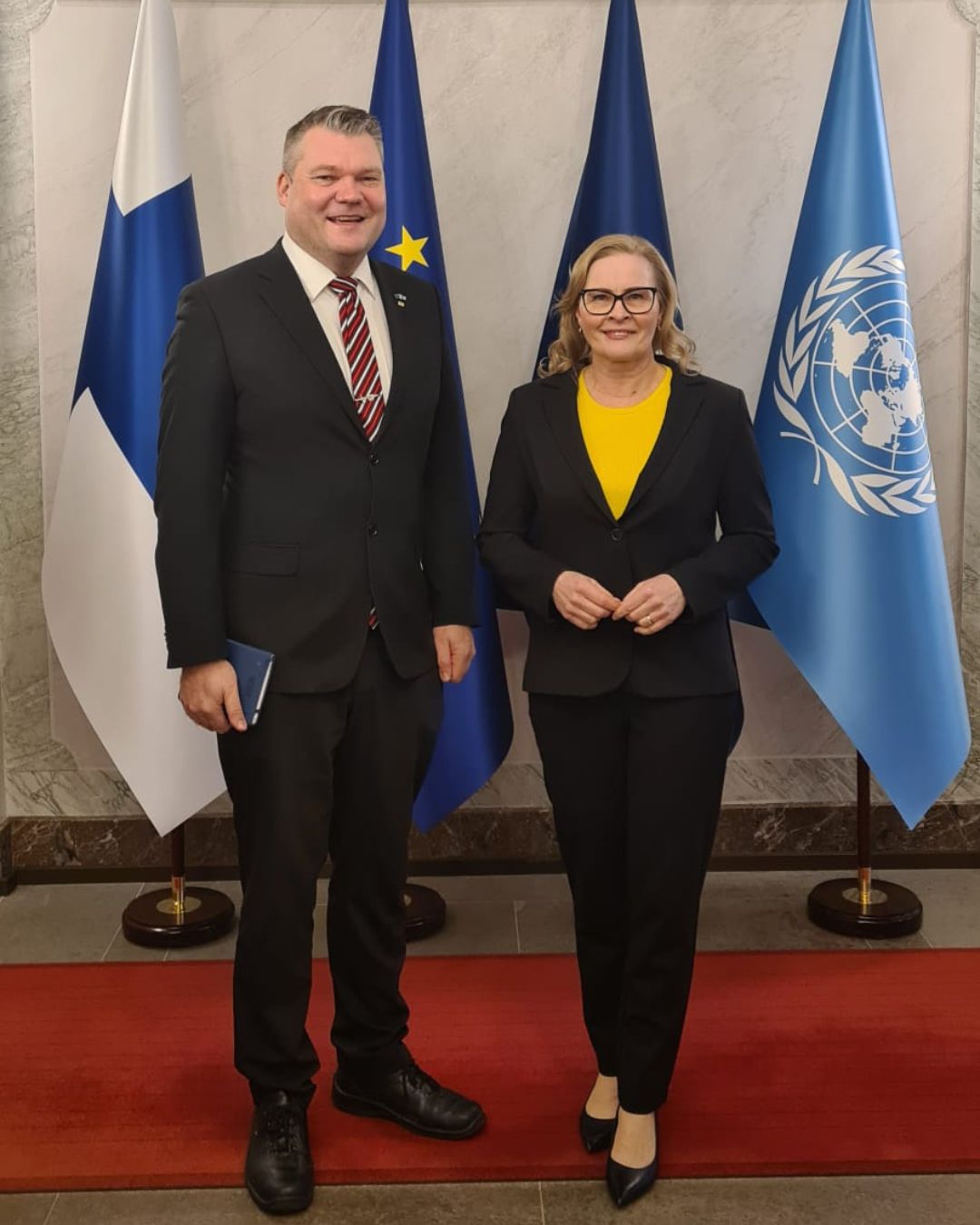 Räsänen, Savola ja Mehtälä puolustuspolitiikan parlamentaariseen työryhmään.